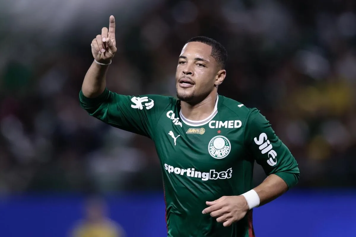Vitor Roque (Palmeiras) celebrando seu gol Foto: Marcello Zambrana/AGIF
