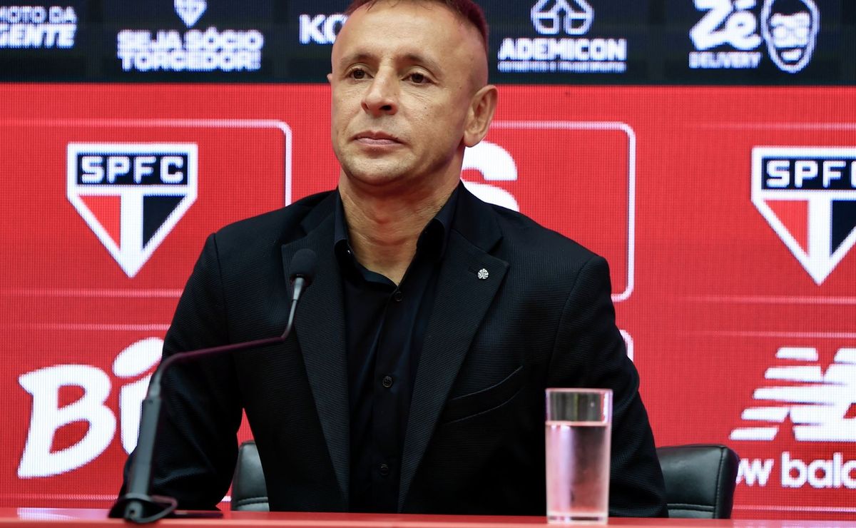 Com Rafinha nos bastidores, São Paulo embala invencibilidade e ganha respaldo de Crespo e Lucas