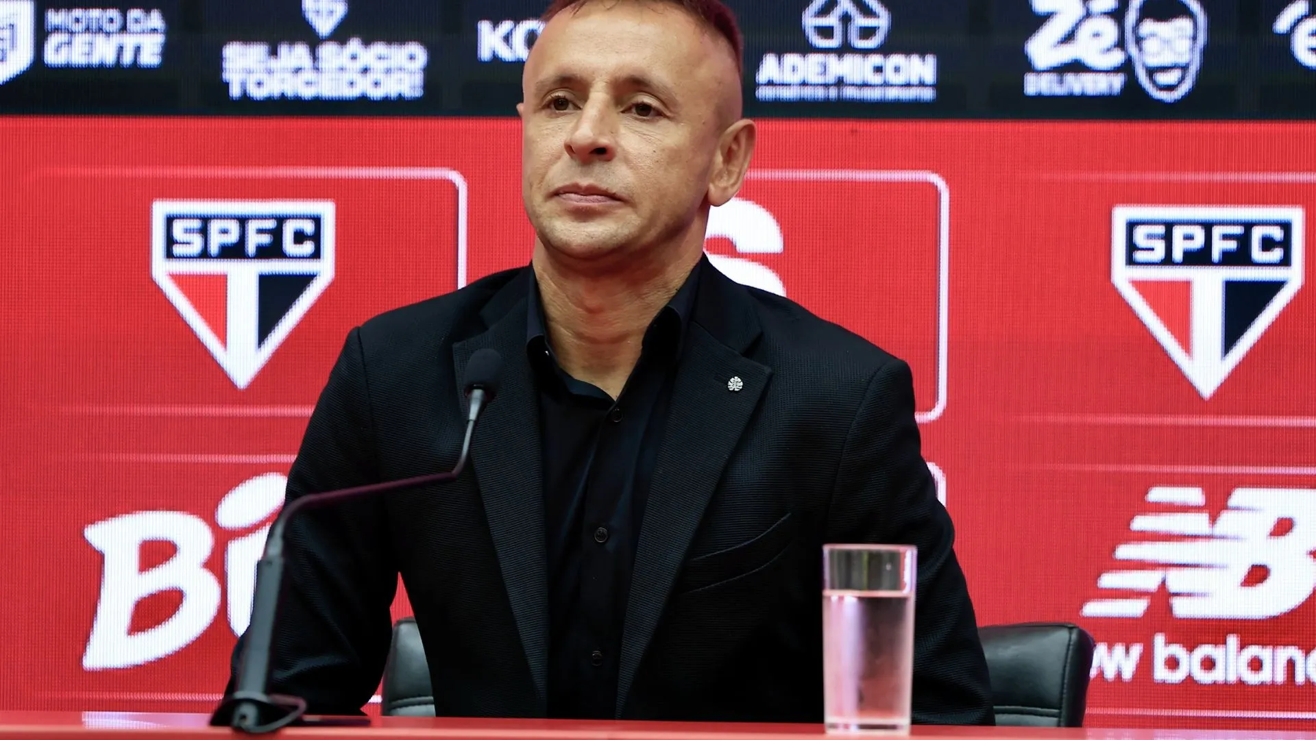 Com Rafinha nos bastidores, São Paulo embala invencibilidade e ganha respaldo de Crespo e Lucas - Marcello ZambranaAGIF