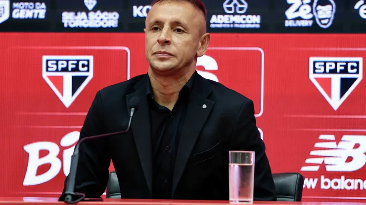 Com Rafinha nos bastidores, São Paulo embala invencibilidade e ganha respaldo de Crespo e Lucas - Marcello ZambranaAGIF