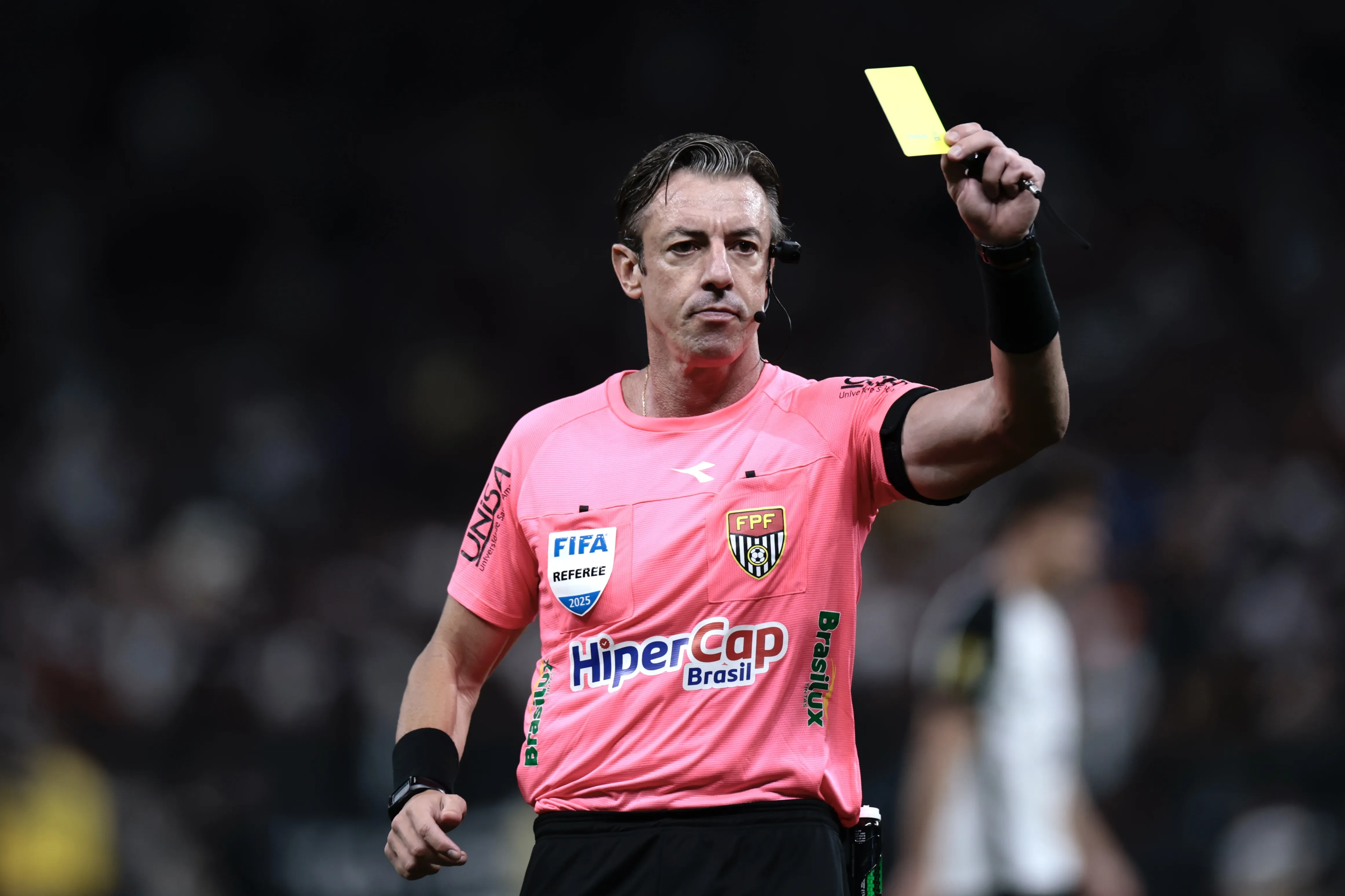 SP – SAO PAULO – 08/02/2026 – PAULISTA 2026, CORINTHIANS X PALMEIRAS – O arbitro Raphael Claus durante partida entre Corinthians e Palmeiras no estadio Arena Corinthians pelo campeonato Paulista 2026. Foto: Marcello Zambrana/AGIF