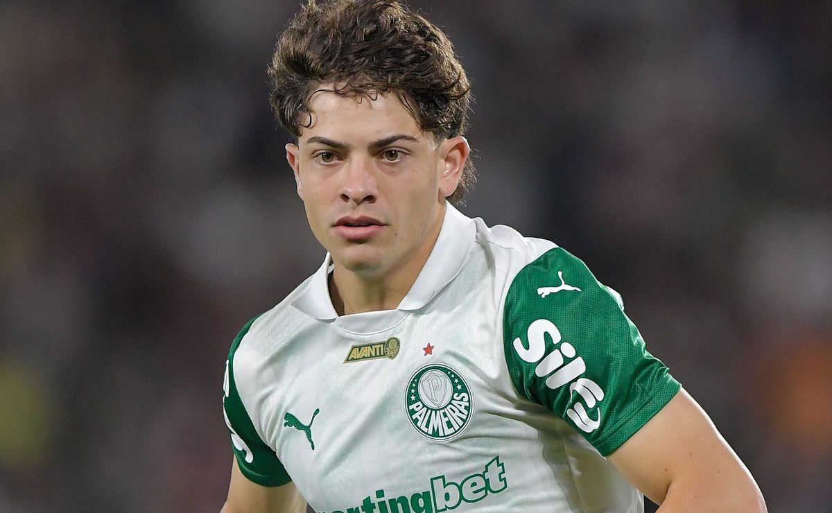 Venda de Giay tem martelo batido e Palmeiras só negocia pelo valor de R$ 73 milhões