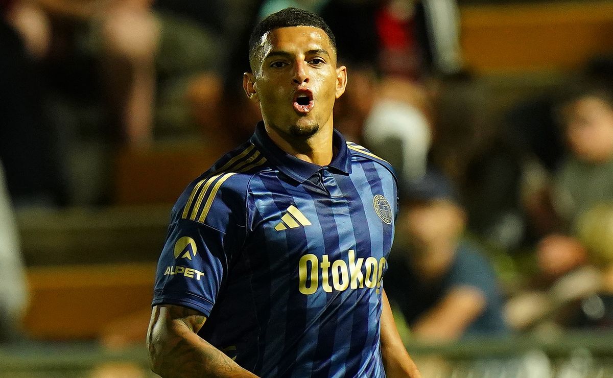 Internacional encaminha contratação de zagueiro e Diego Carlos pode ser o nome, informa jornalista