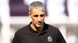 Juan Pablo Vojvoda tecnico do Santos durante partida contra o Novorizontino no estadio Vila Belmiro pelo campeonato Paulista 2026. Foto: Mauricio De Souza/AGIF