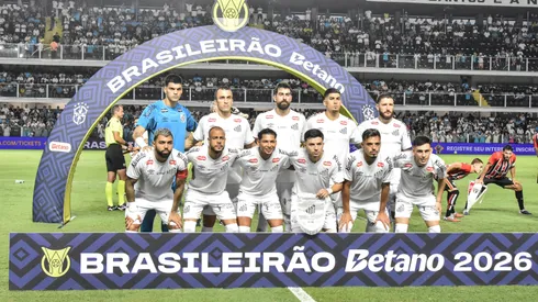 SP – SANTOS – 04/02/2026 – BRASILEIRO A 2026, SANTOS X SAO PAULO – Jogadores do Santos posam para foto antes na partida contra Sao Paulo no estadio Vila Belmiro pelo campeonato Brasileiro A 2026. Foto: Jota Erre/AGIF