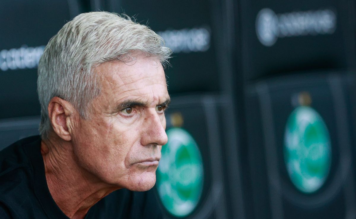 Luís Castro aposta em Gabriel Mec e Enamorado e Grêmio consegue se classificar em cima do Juventude