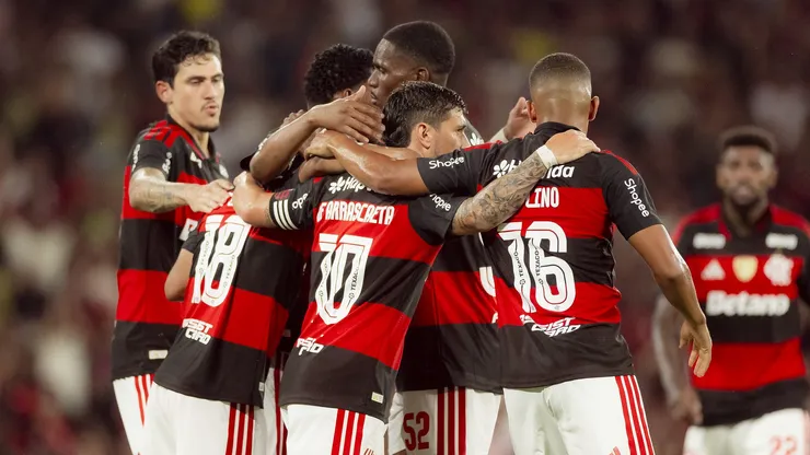 Elenco do Flamengo em partida pelo campeonato carioca (Foto: Adriano Fontes/Flamengo)