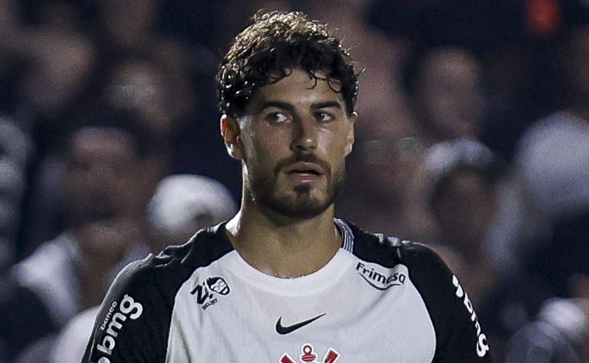 Pedro Raul chama atenção ao perder gol inacreditável em Portuguesa x Corinthians pelo Paulistão