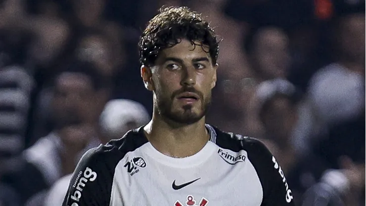 Pedro Raul perde gol incrível mesmo em classificação do Corinthians sobre a Lusa.