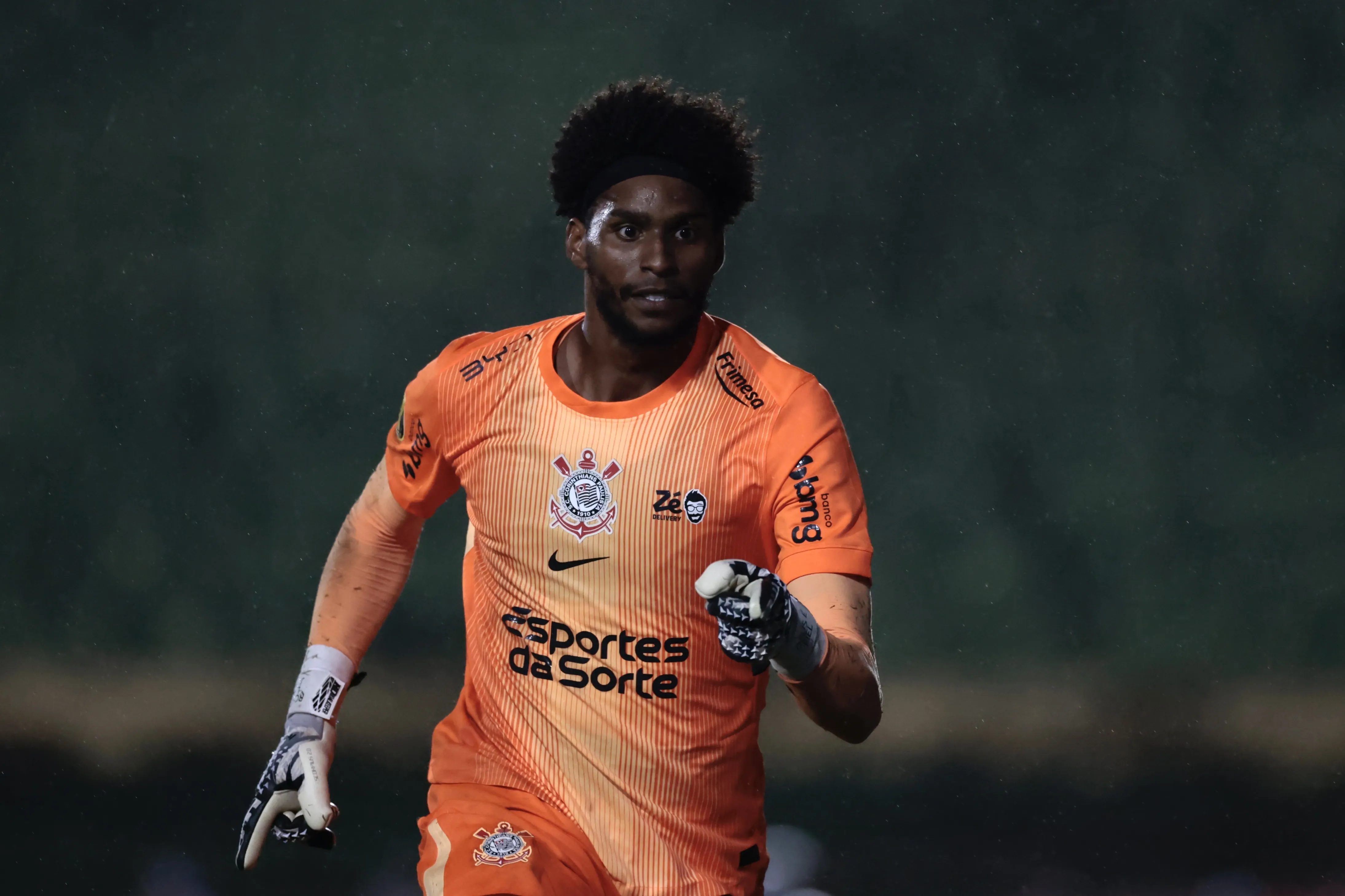 Hugo Souza goleiro do Corinthians durante partida contra o Portuguesa Paulista no estadio Caninde pelo campeonato Paulista 2026. Foto: Marcello Zambrana/AGIF