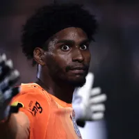 Hugo Souza é alvo de ofensas racistas após classificação do Corinthians