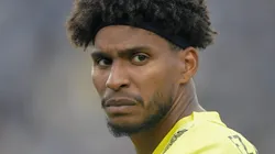 Hugo Souza defendeu a árbitra.