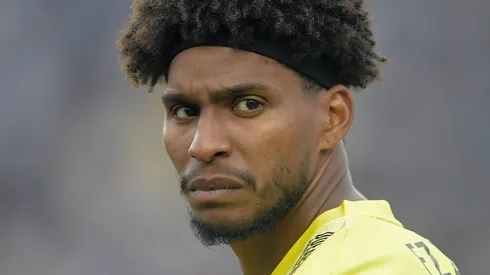 Hugo Souza defendeu a árbitra.