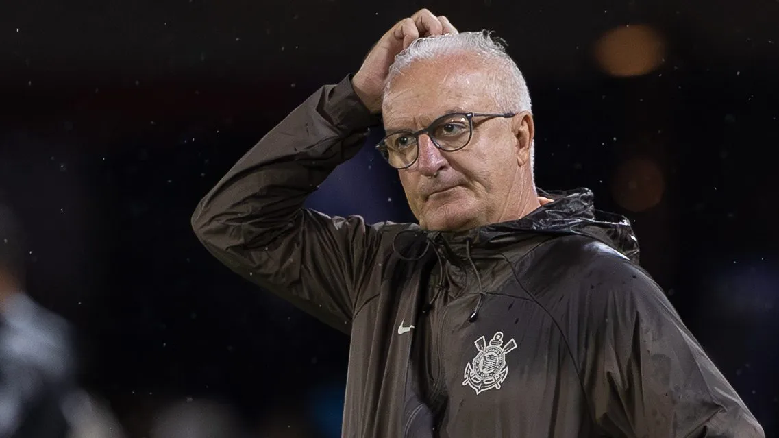 Dorival alertou sobre como o excesso de jogos pode prejudicar o Timão – Foto: Joisel Amaral/AGIF