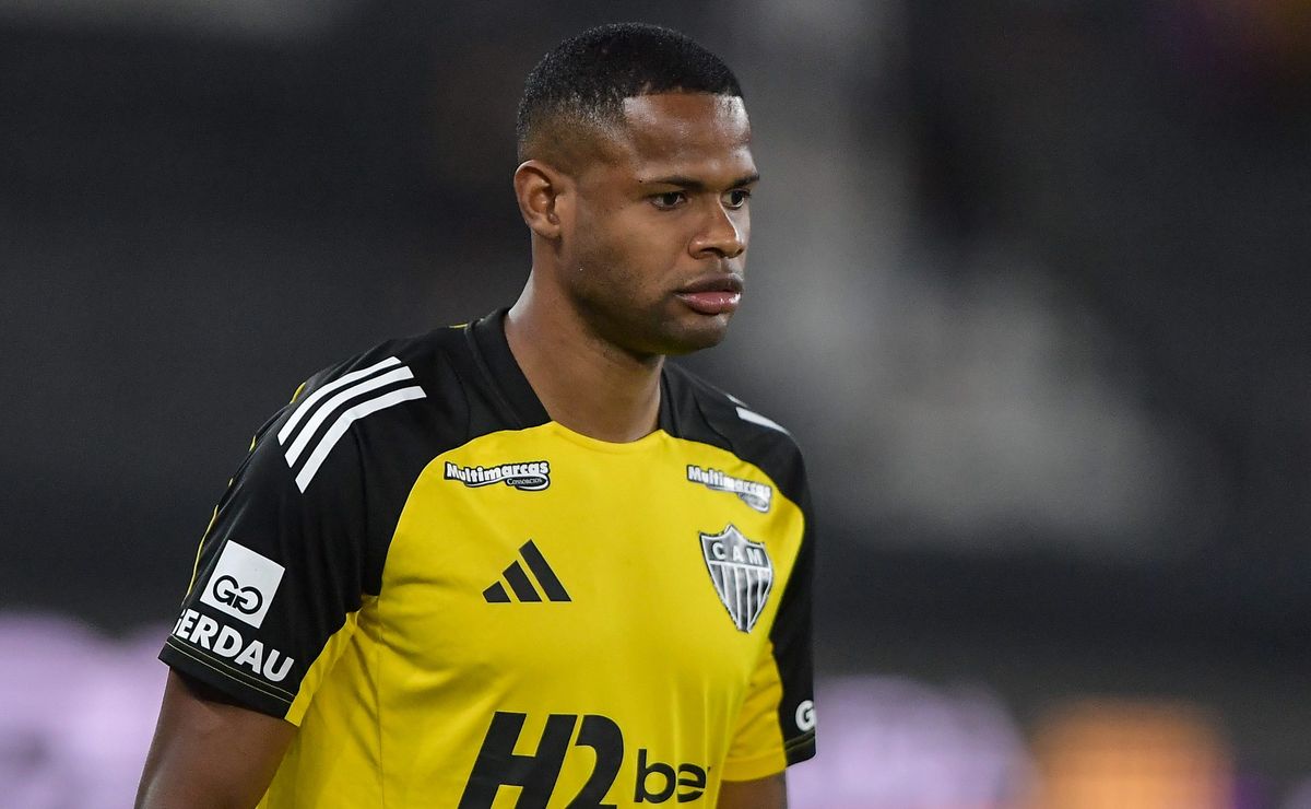 Técnico interino do Atlético-MG justifica a não utilização de Júnior Santos: “Escolha técnica”