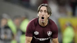 Luis Zubeldia tecnico do Fluminense vibra com a torcida durante partida contra o Flamengo no estadio Maracana pelo campeonato Brasileiro A 2025.