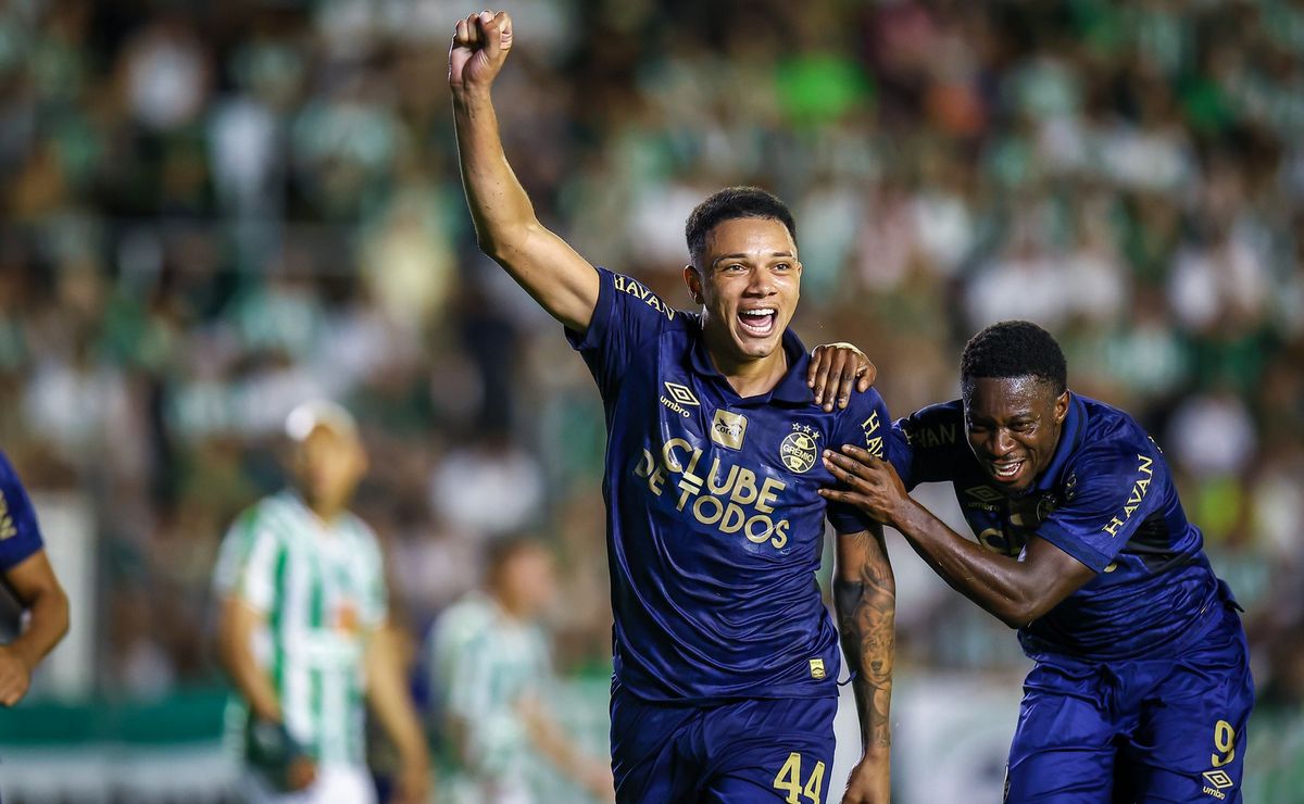 Grêmio tem gol contra o Juventude contestado por torcedores e Diori Vasconcelos aponta irregularidade no lance