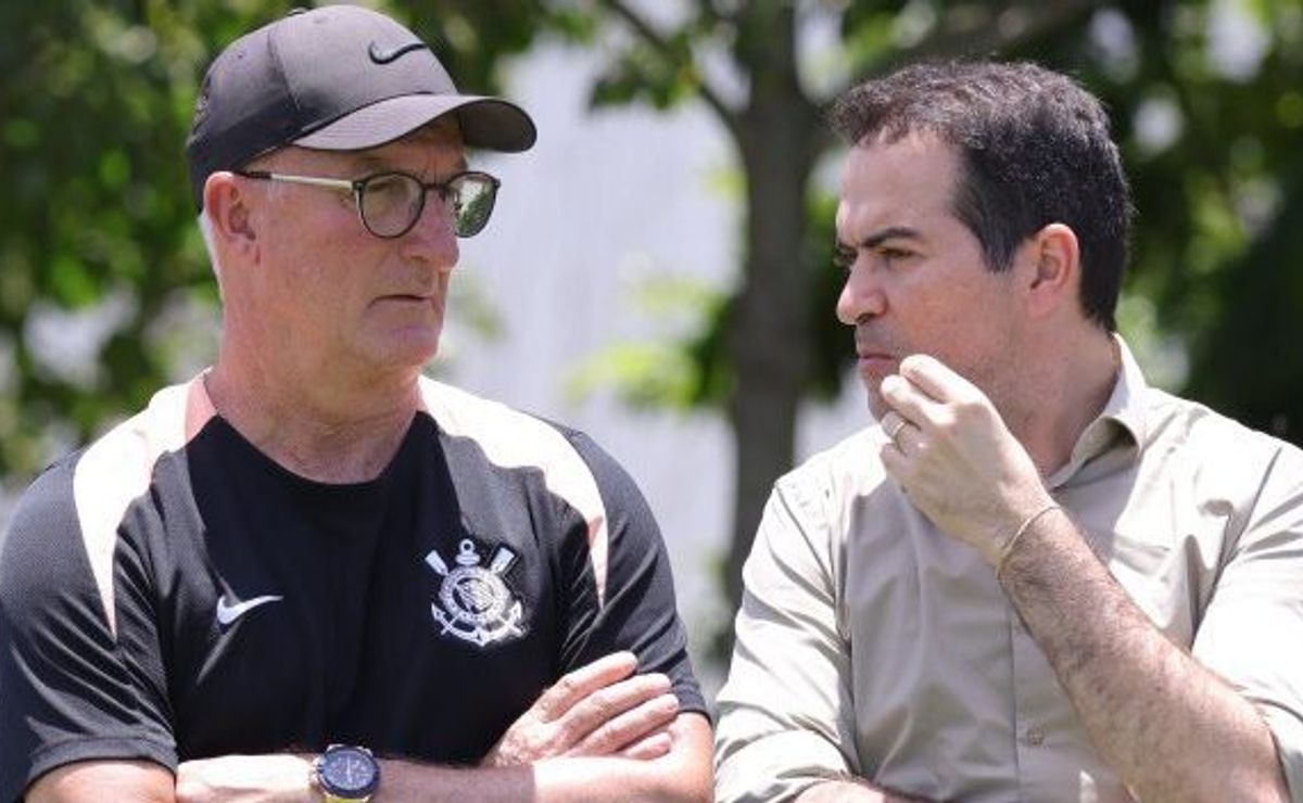Corinthians quer pacotão total com 11 reforços e Dorival Júnior espera por mais 4 contratações