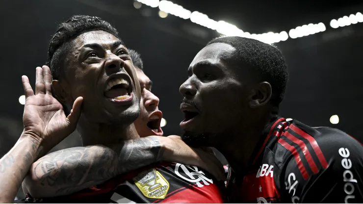 Evertton Araújo e Bruno Henrique - Foto: Pedro Vilela/Getty Images