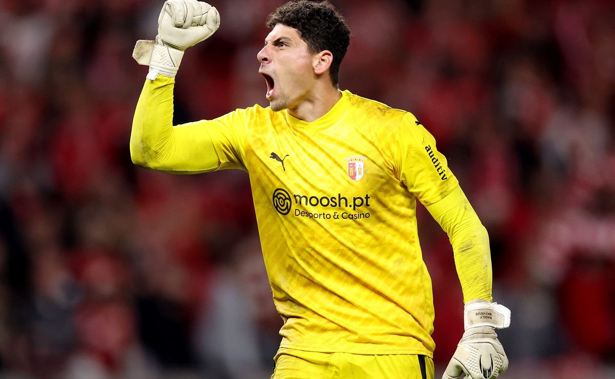 Botafogo negocia Matheus Magalhães e aguarda aval de Anselmi para fechar com goleiro