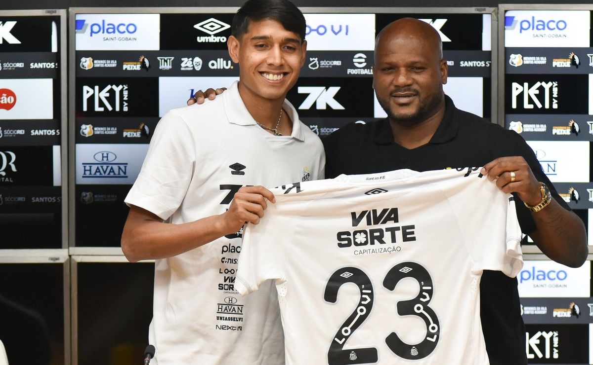 Alexis Duarte pode deixar o Santos por empréstimo; Zagueiro não quis jogar com Messi