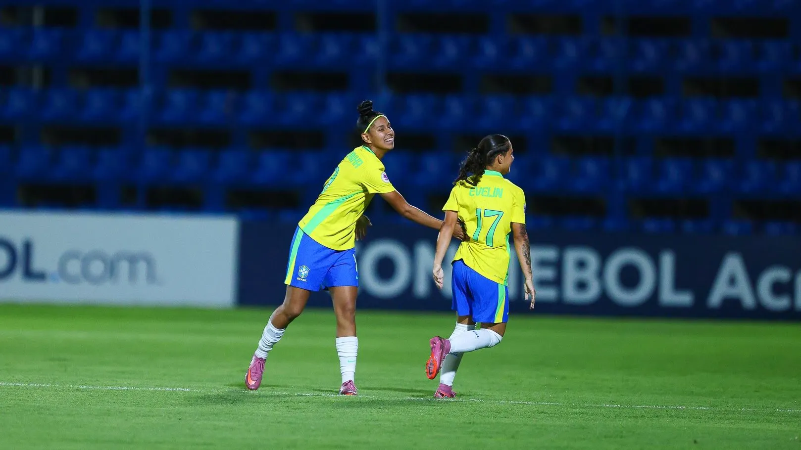 Evelin abriu o placar após aproveitar rebota da goleira argentina no chute de Vitorinha