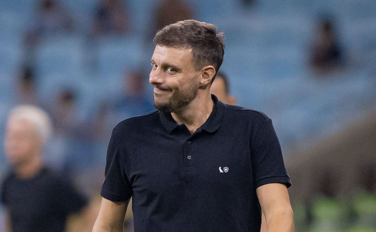Anselmi liga com elenco curto e DM lotado e tem preocupação no Botafogo para temporada