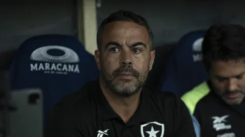 Artur Jorge tecnico do Botafogo durante partida contra o Fluminense no estadio Maracana pelo campeonato Brasileiro A 2024. Foto: Jorge Rodrigues/AGIF