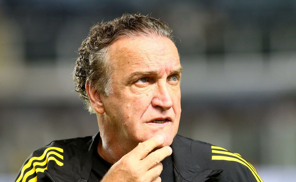 Aliados de Marcelo Teixeira defendem contratação de Cuca no Santos, mas diretoria tem receio e resiste