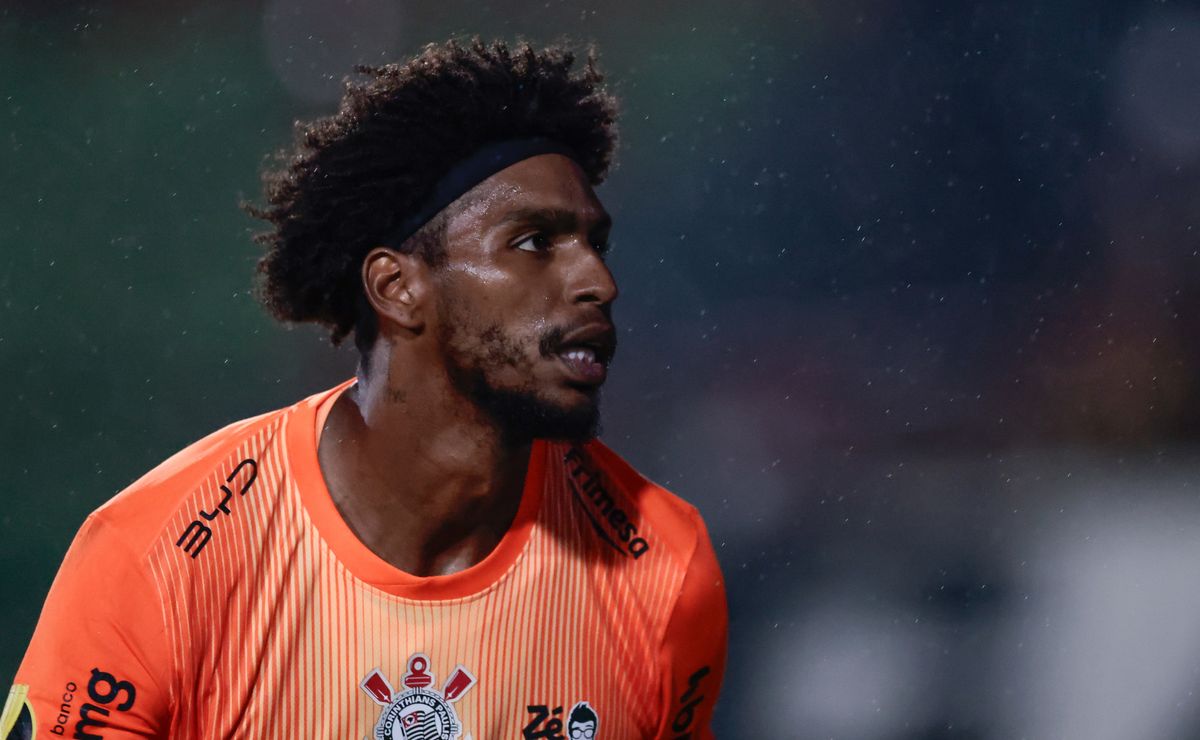 Hugo Souza sofre racismo ao deixar o gramado do Canindé após Portuguesa x Corinthians