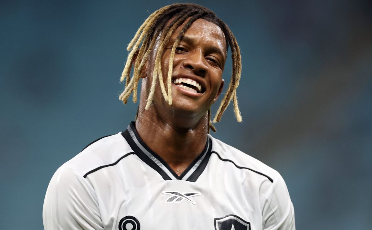 Danilo no Flamengo não deve acontecer e Venê Casagrande nega conversas em andamento pelo volante