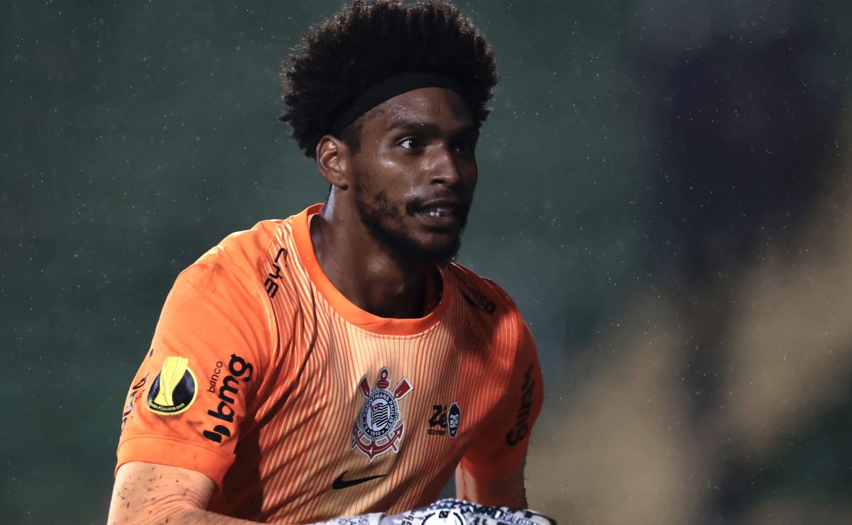 Hugo Souza, Matheuzinho e Matheus Bidu buscam chance na seleção em Santos x Corinthians