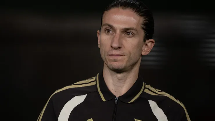 Filipe Luís vem sofrendo questionamentos da torcida do Flamengo