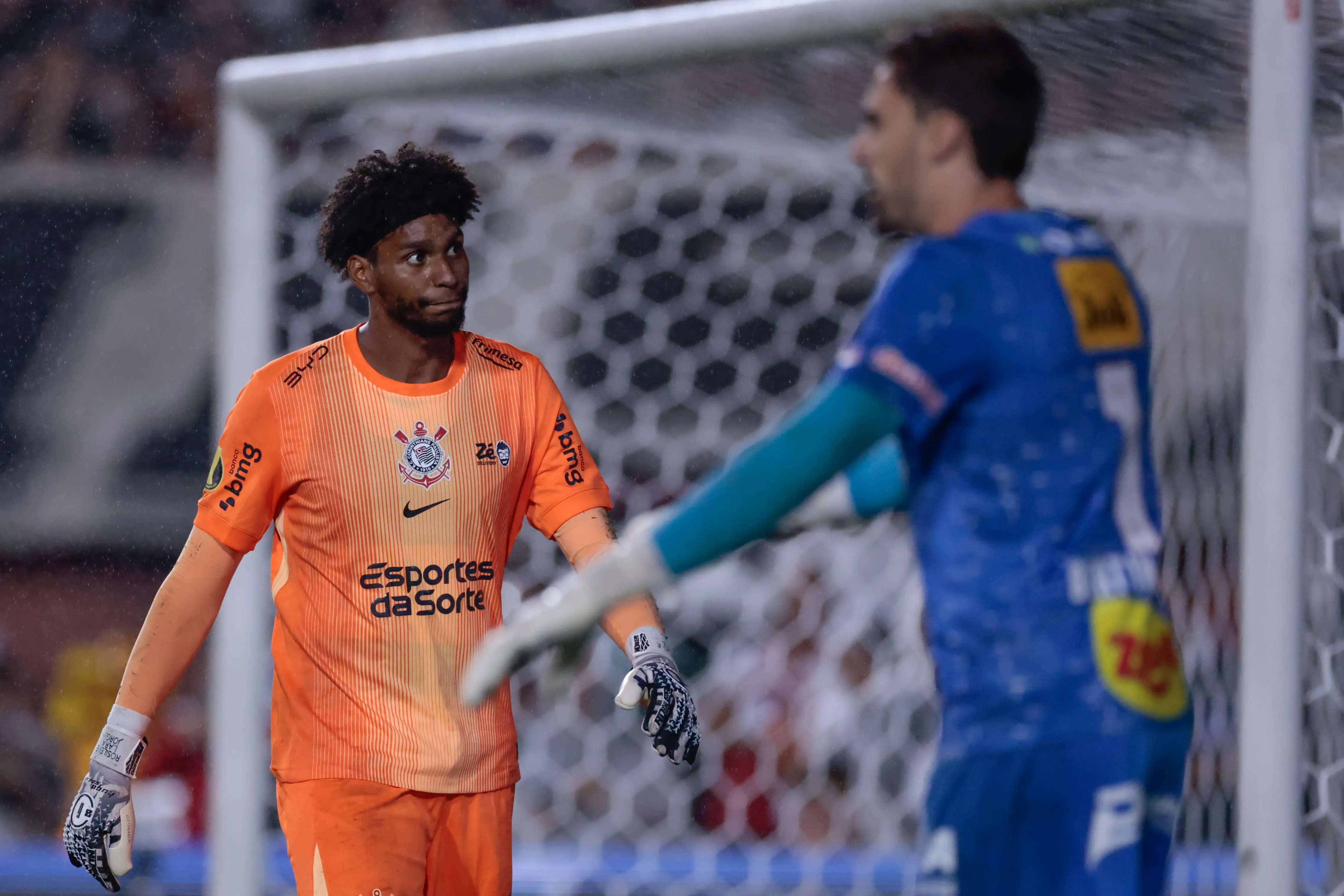 Hugo Souza goleiro do Corinthians durante partida contra o Portuguesa Paulista. Foto: Marcello Zambrana/AGIF