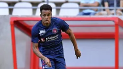 Paulinho, atuando como lateral do Midtjylland, pelo campeonato dinamarquês (Foto: Aurelien Meunier/Getty Images for FC Midtjylland)