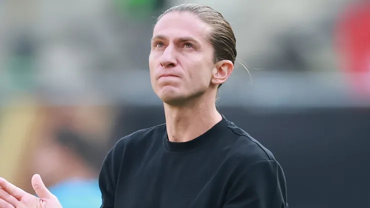 Filipe Luís foi campeão da Recopa Sul-Americana de 2020 como atleta do Flamengo (Photo by Hector Vivas)