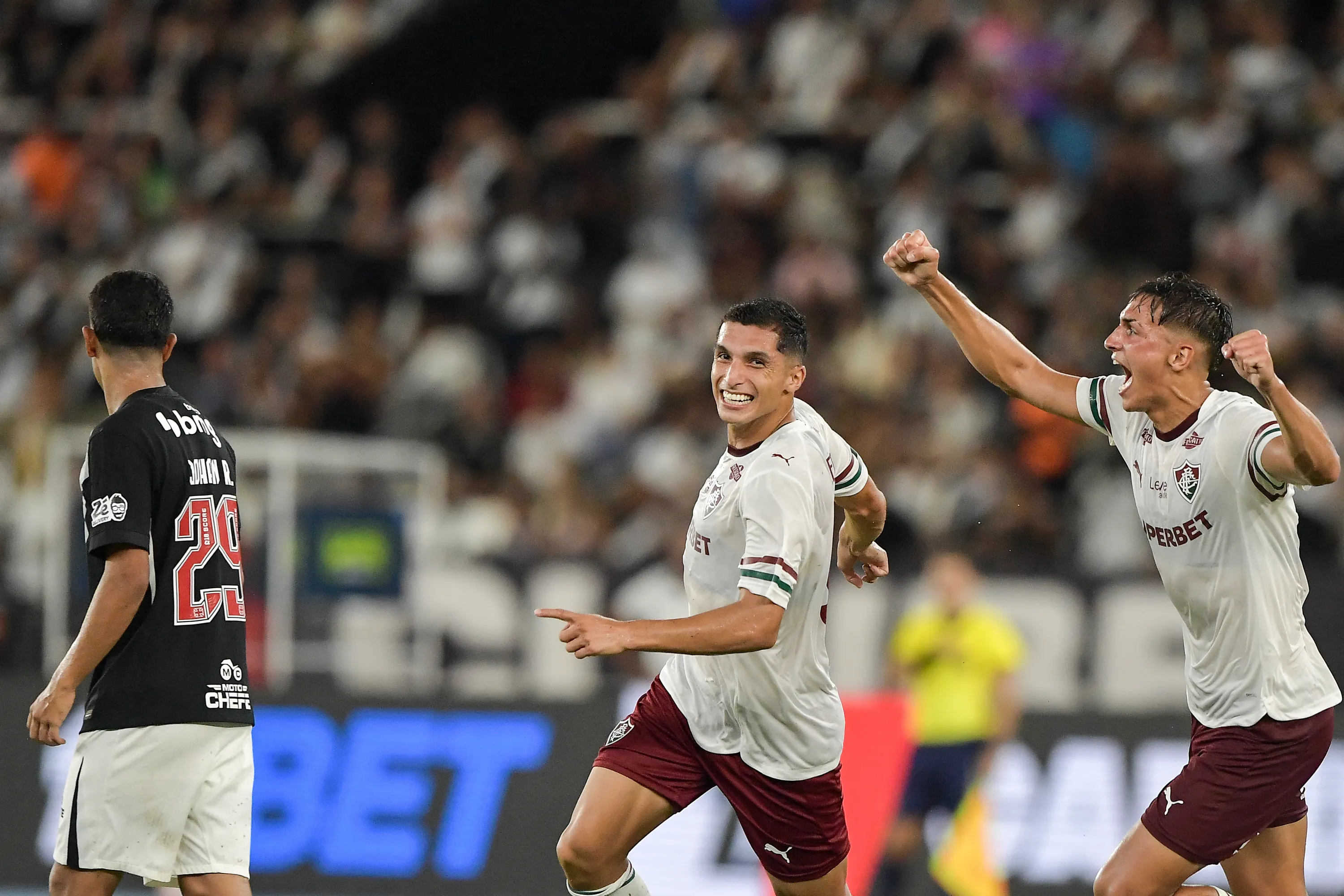 RJ – RIO DE JANEIRO – 22/02/2026 – CARIOCA 2026, VASCO X FLUMINENSE – Serna jogador do Fluminense durante partida contra o Vasco no estadio Engenhao pelo campeonato Carioca 2026. Foto: Thiago Ribeiro/AGIF