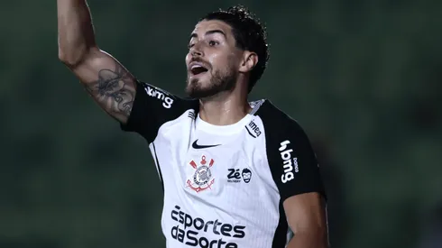 Pedro Raul vai seguir no Corinthians por enquanto.
