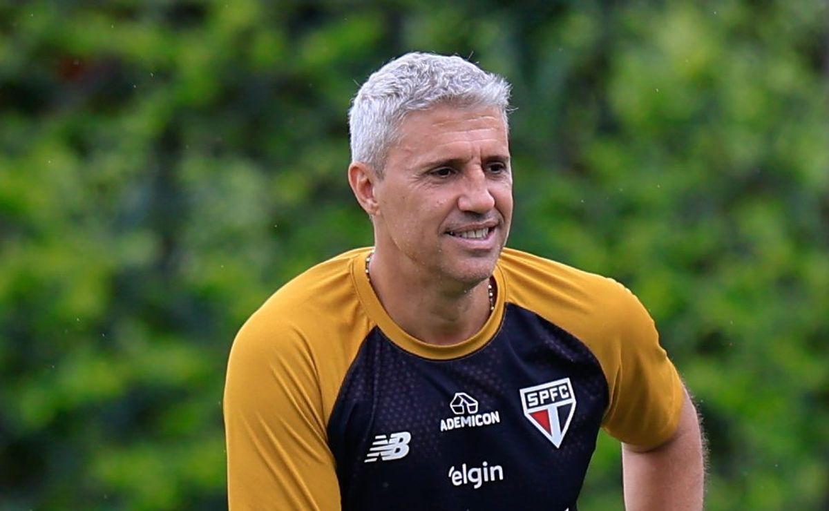 Arboleda perde espaço no São Paulo por opção técnica de Hernán Crespo e busca retomar confiança do treinador 