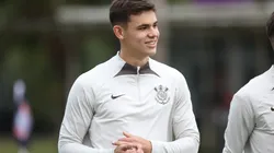 SP - SAO PAULO - 25/06/2024 - CORINTHIANS, TREINO - Gabriel Moscardo jogador do Corinthians durante treino no Centro de Treinamento CT Joaquim Grava. Foto: Reinaldo Campos/AGIF