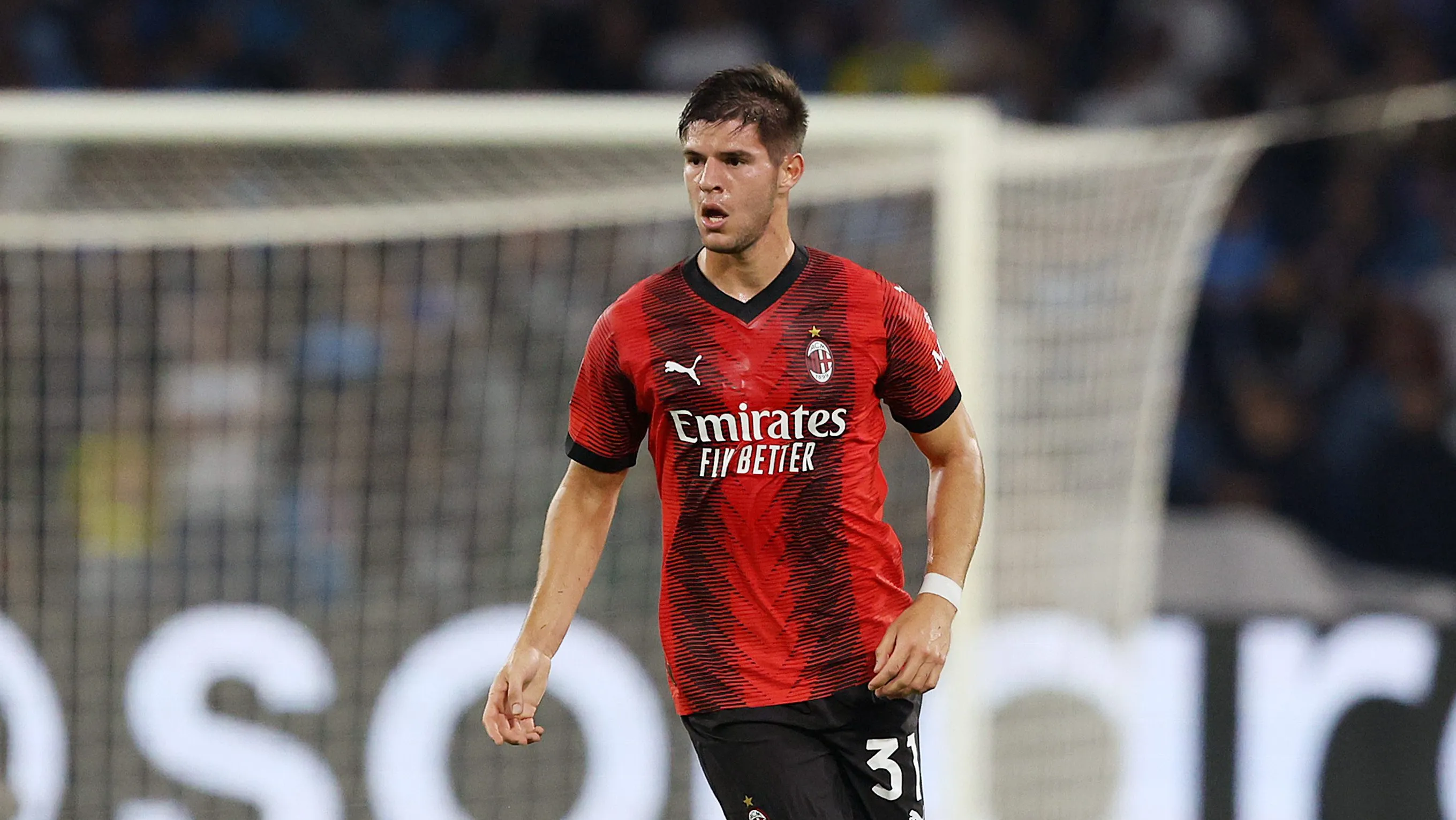 Zagueiro teve breve passagem pelo Milan - Photo by Francesco Pecoraro/Getty Images).