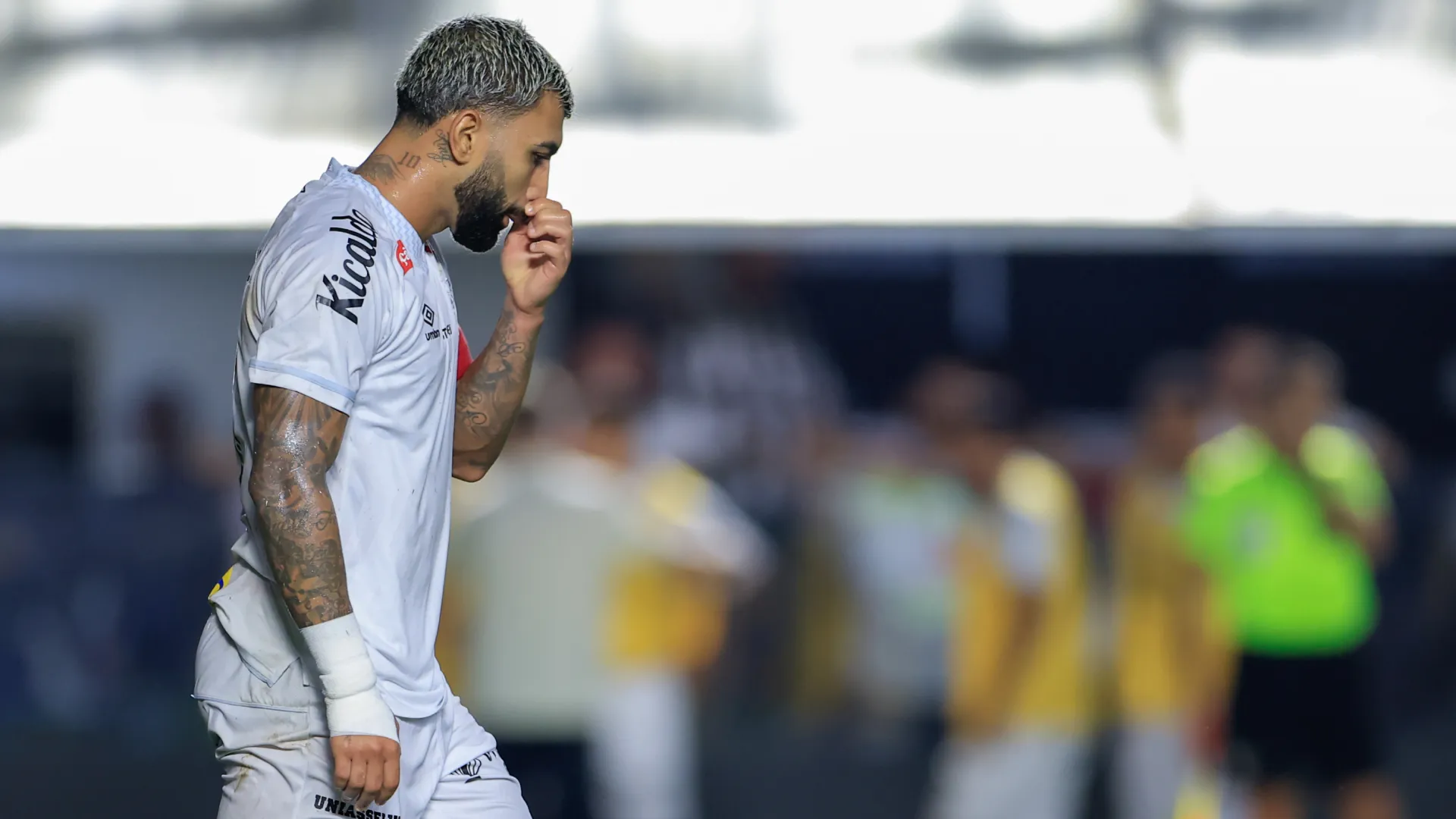 Gabigol em ação pelo Santos – Foto: Marcello Zambrana/AGIF