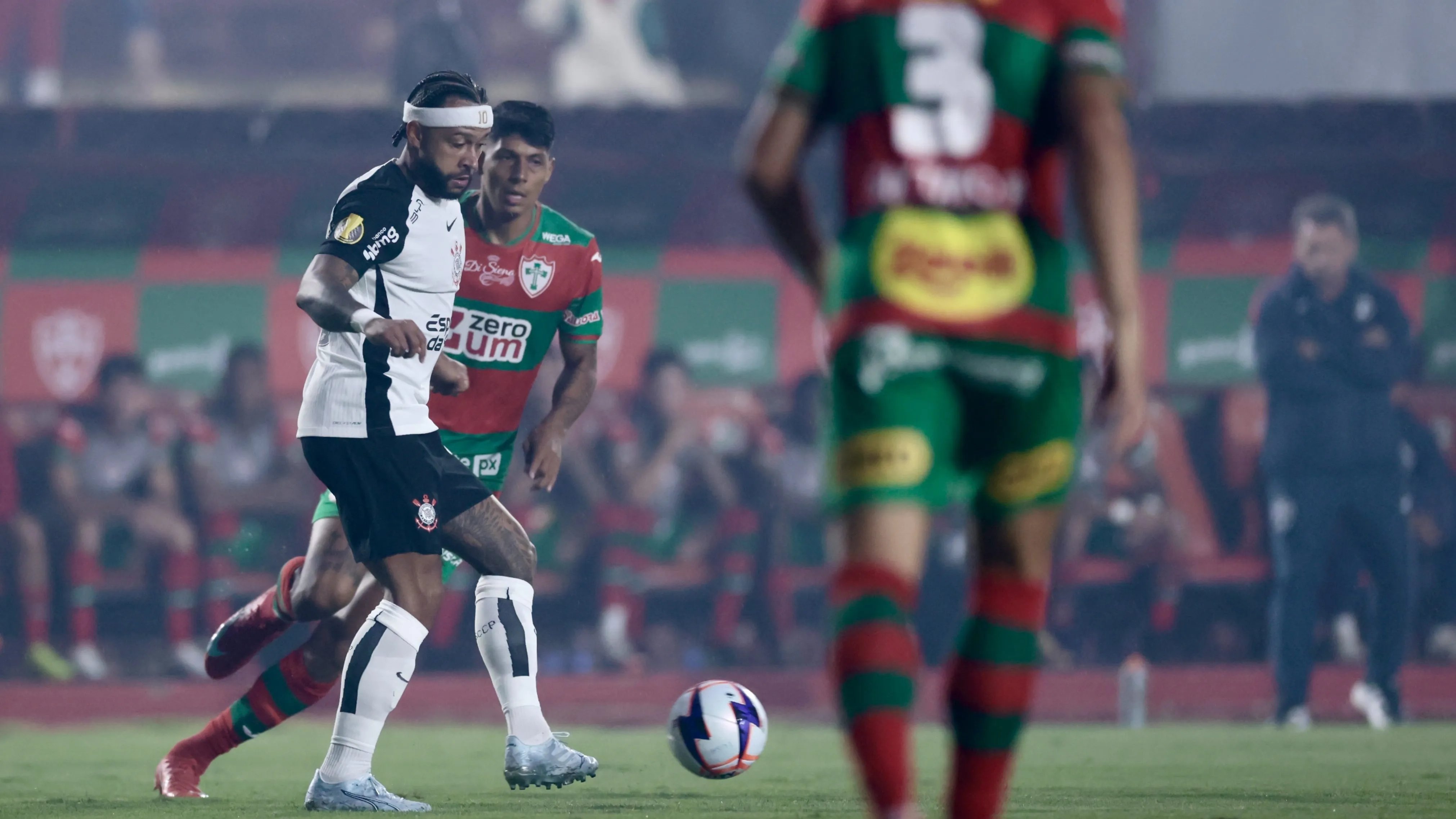 Memphis Depay em ação na decisão da vaga nas semifinais no duelo contra a Portuguesa Foto: Marcello Zambrana/AGIF