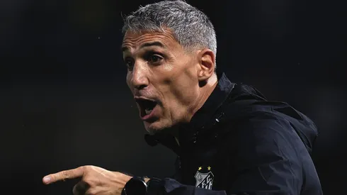 Vojvoda no comando do Santos.