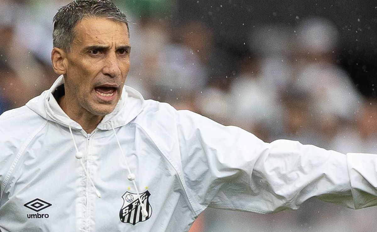 Vojvoda vive maior pressão no Santos e futuro pode depender de clássico contra o Corinthians