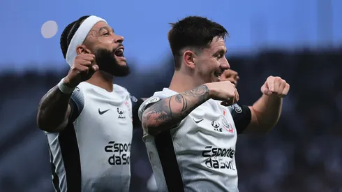 Memphis Depay e Garro. Foto: Ettore Chiereguini/AGIF