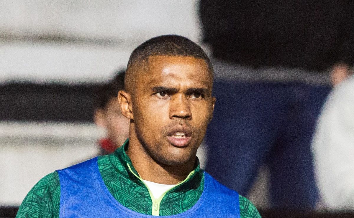 Douglas Costa enfrenta sequência de derrotas disputando a quarta divisão da Itália