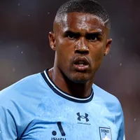 Douglas Costa, ex-Grêmio, vive crise no Chievo Verona