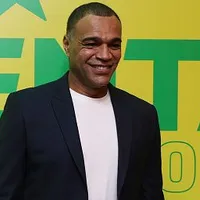 Denílson se rende a Ancelotti antes da Copa do Mundo