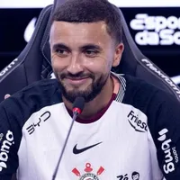 Zakaria Labyad é apresentado pelo Corinthians